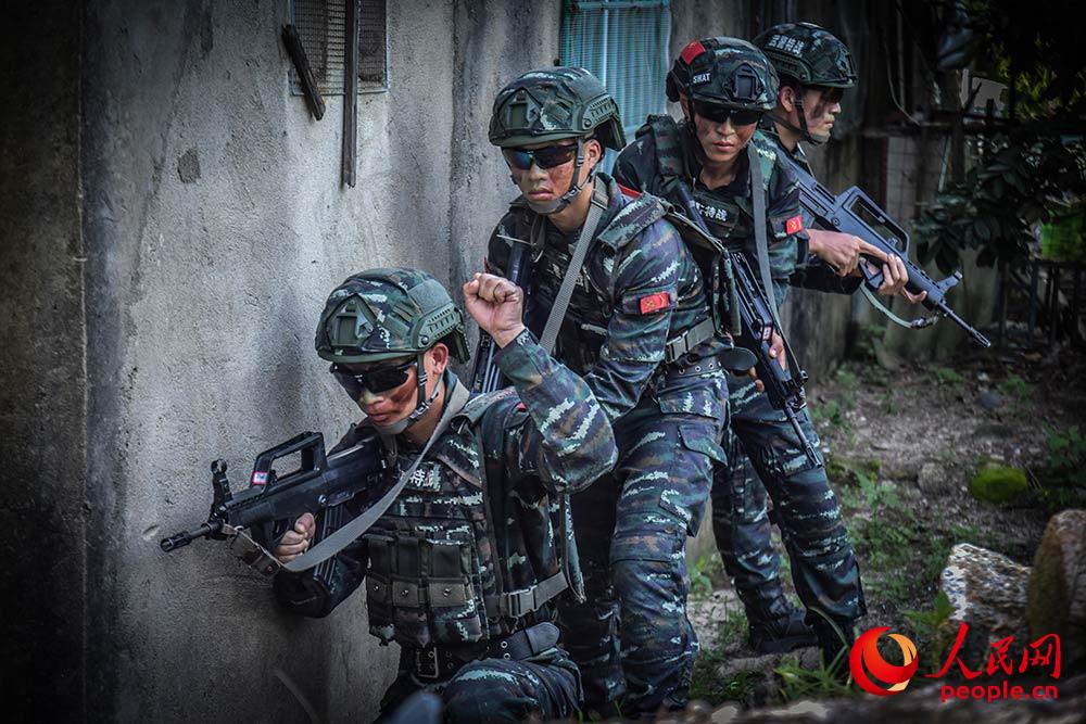 Special operations soldiers conduct limitation training in S China’s Guangdong