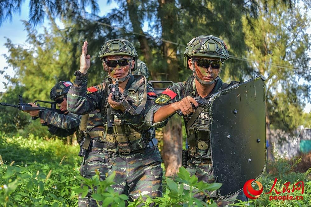 Special operations soldiers conduct limitation training in S China’s Guangdong