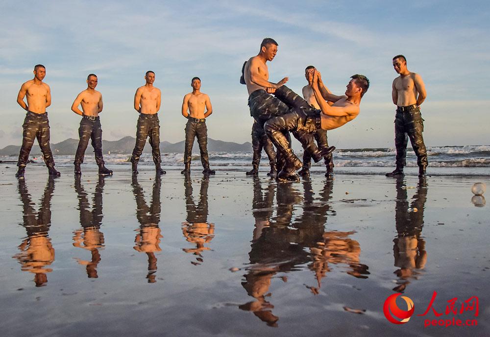 Special operations soldiers conduct limitation training in S China’s Guangdong