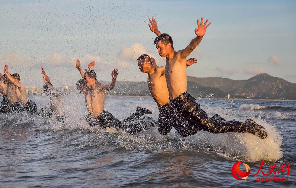 Special operations soldiers conduct limitation training in S China’s Guangdong