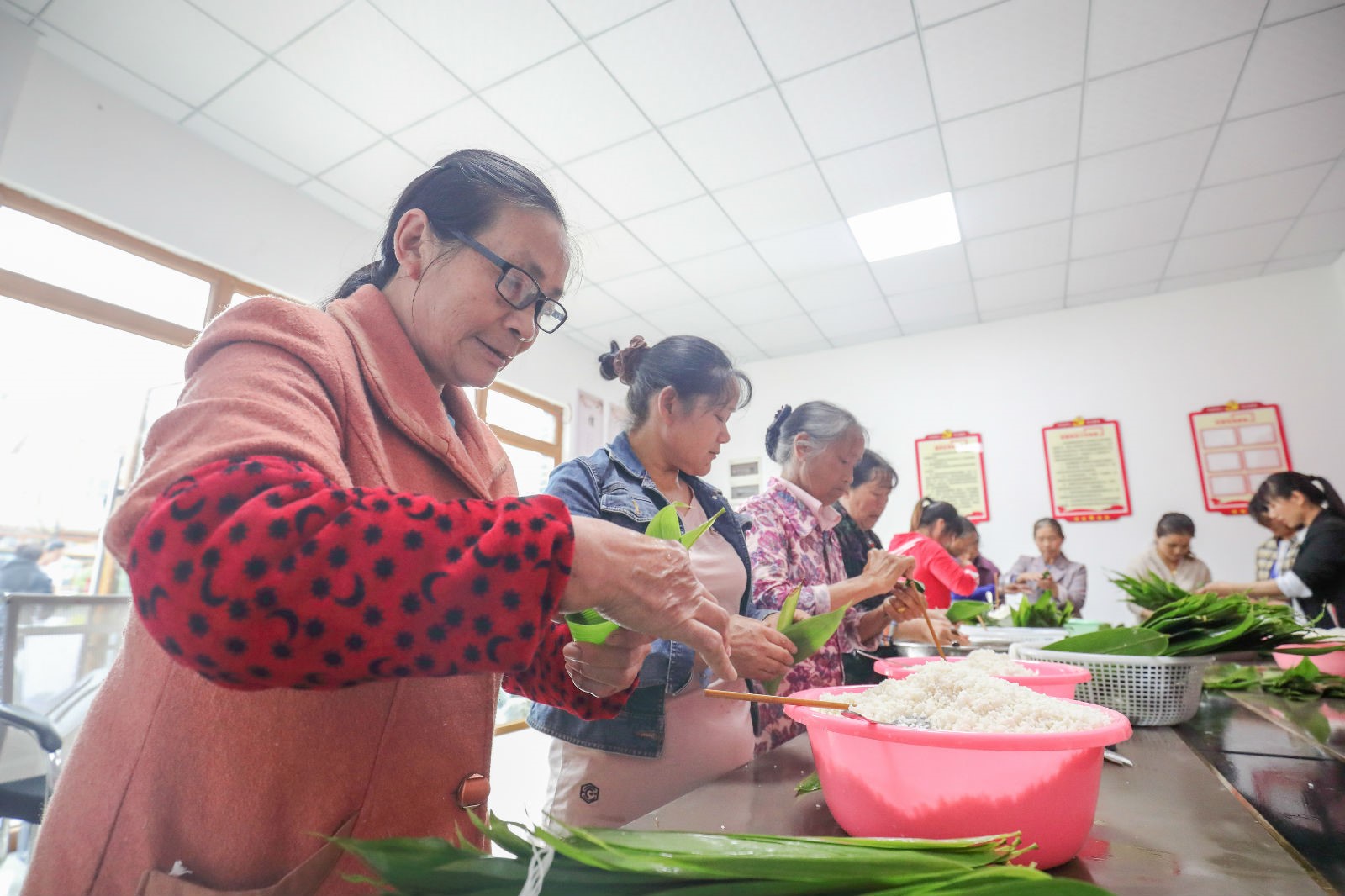 Poverty-relief relocation leads remote village in Guizhou to prosperous life