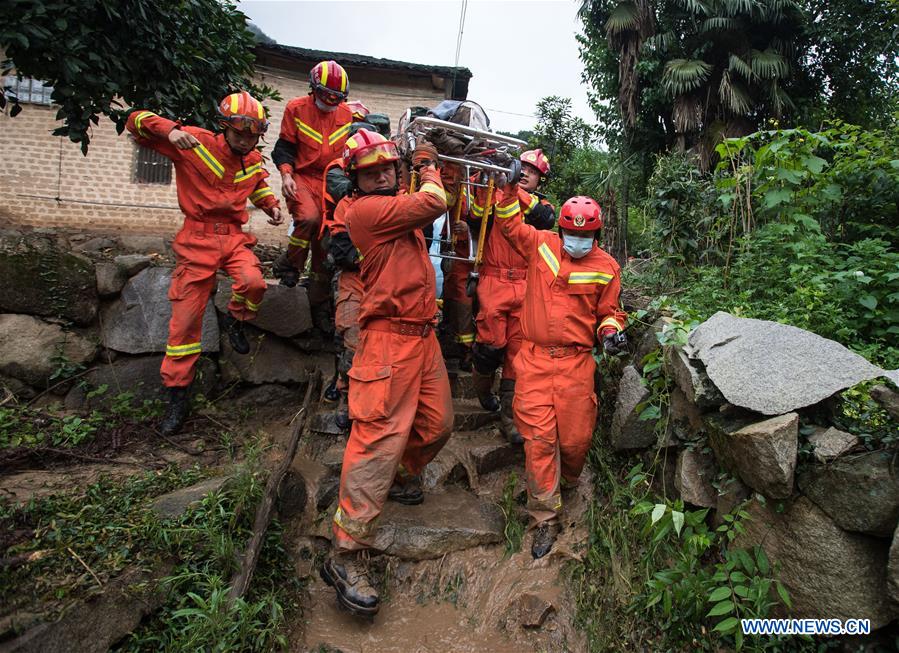 CHINA-HUBEI-HUANGMEI COUNTY-LANDSLIDE-RESCUE (CN)