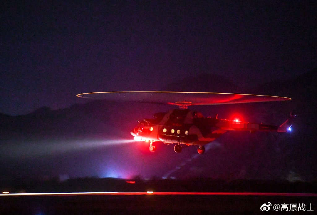 PLA Tibet Military Command conducts nighttime flight exercises