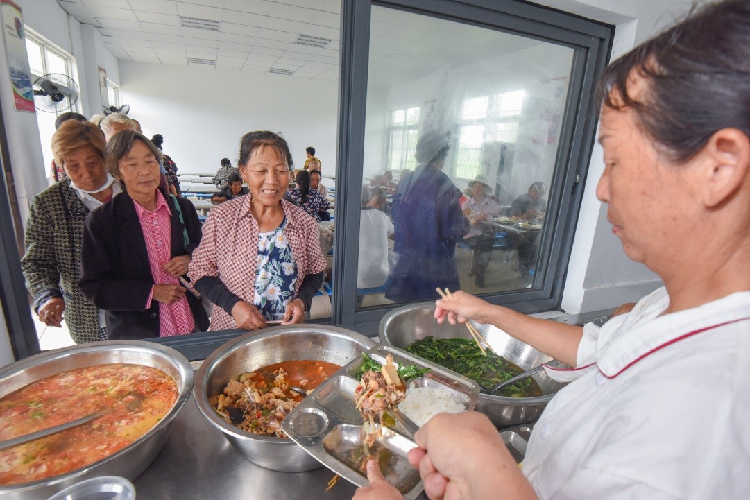 Chinese local governments take timely measures to evacuate public from flood-hit regions