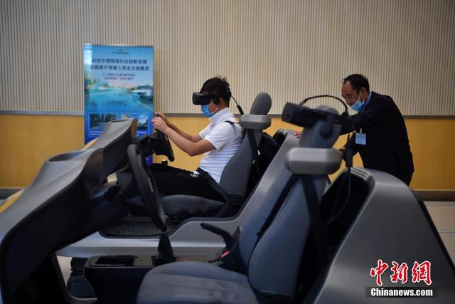 Driving school in SW China’s Yunnan launches smart training center