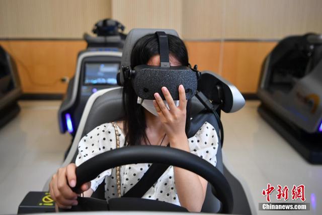 Driving school in SW China’s Yunnan launches smart training center