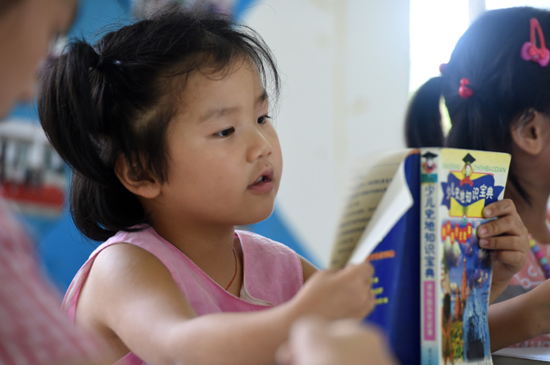 School in E. China’s Anhui arranges special classroom for children evacuated from flood areas