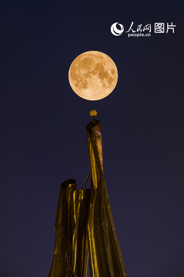 In pics: Rare phenomenon of early full moon seen across China