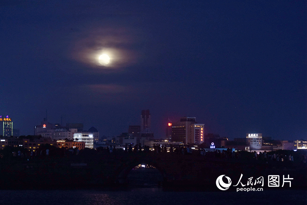 In pics: Rare phenomenon of early full moon seen across China