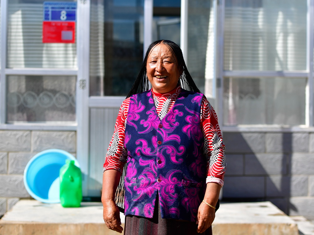 Villagers enjoy better lives in Qinghai after moving to poverty-relief relocation site