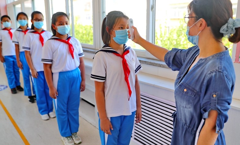 Chinese students return to school as new semester kicks off