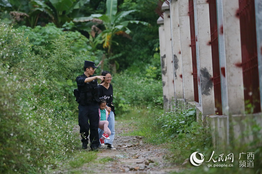 China's border police reunite with their families to celebrate Mid-Autumn Festival, National Day