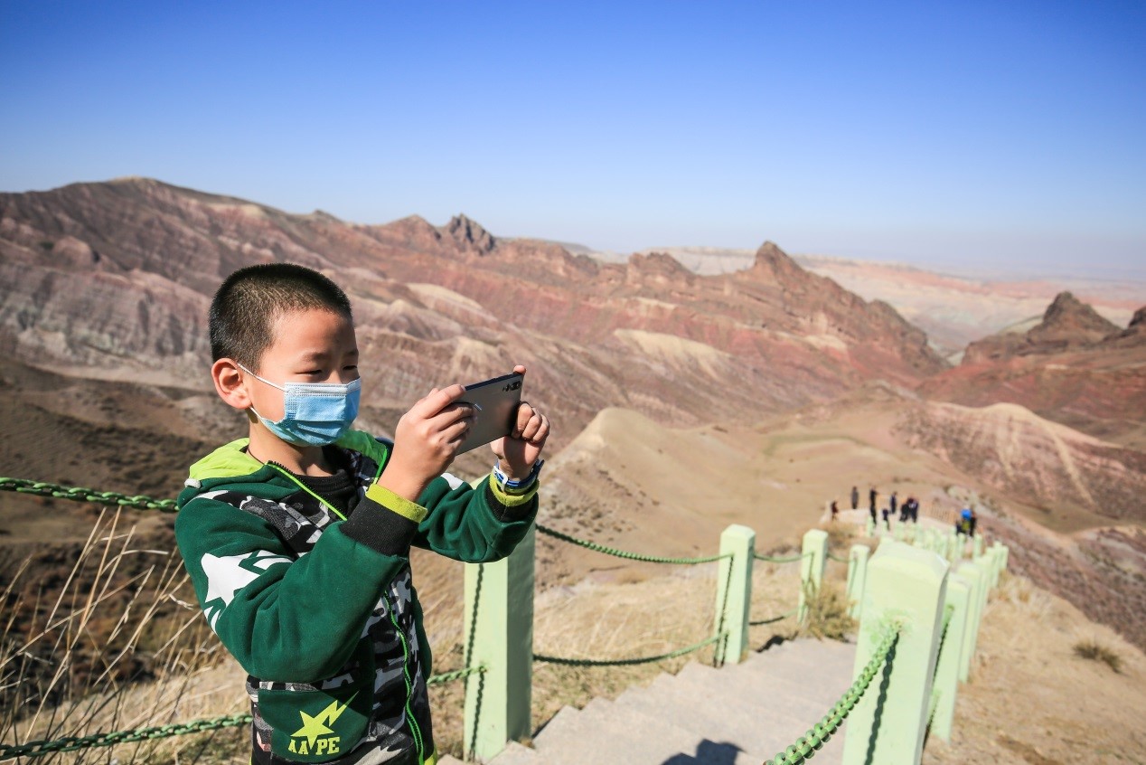 Xinjiang to promote high-quality development for improving livelihood