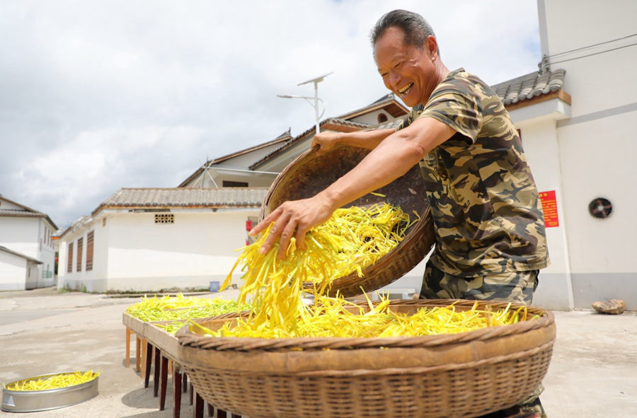 Massive migrant workers return to E China for jobs closer to home