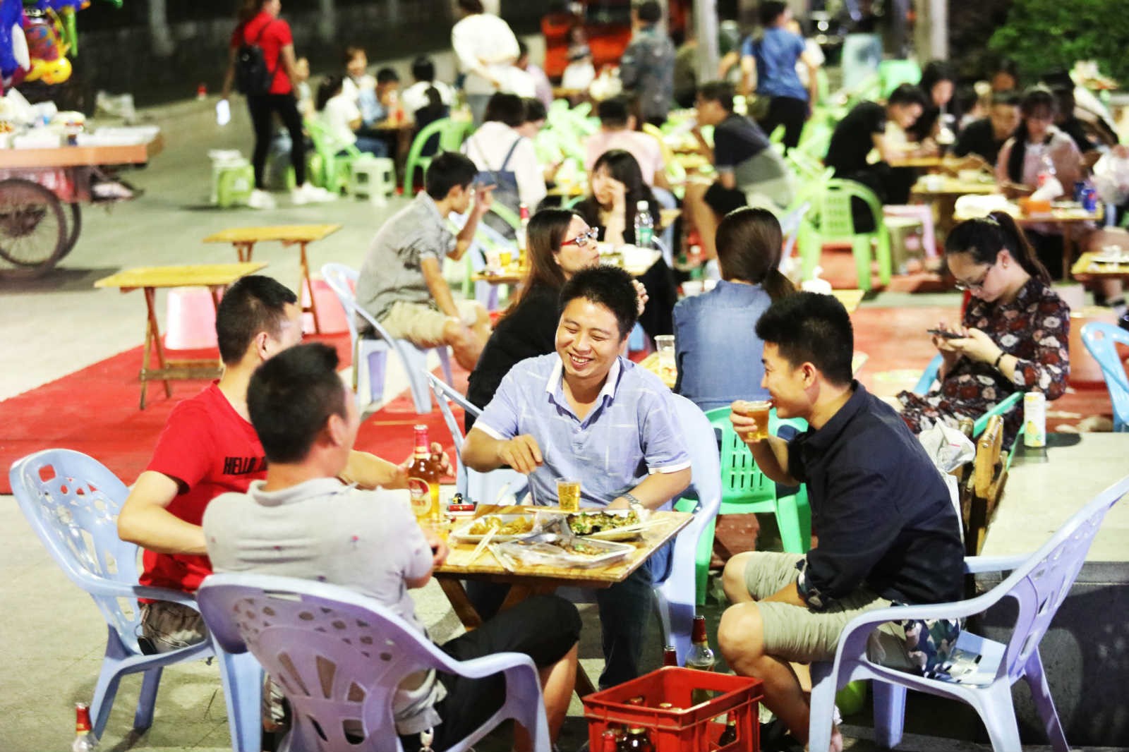 China’s catering revenue sees first positive growth of this year