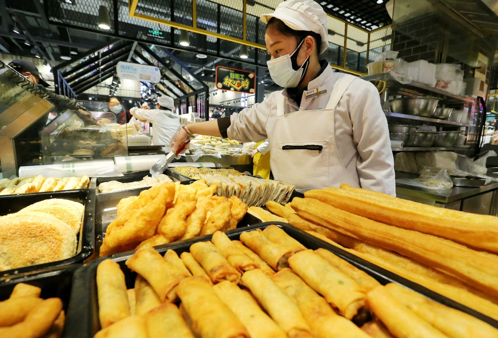 China’s catering revenue sees first positive growth of this year