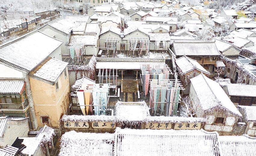 Beijing's Gubei Water Town ushers in first snowfall of winter