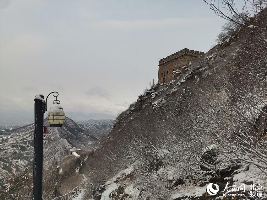 Beijing's Gubei Water Town ushers in first snowfall of winter