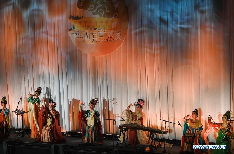 Artists in antique costumes perform during the "Museum is Reviving" event at the Xi'an Tang Hanguang Gate Museum in Xi'an, northwest China's Shaanxi Province, Nov. 28, 2020. The two-day event opened here on Saturday. (Xinhua/Tao Ming)