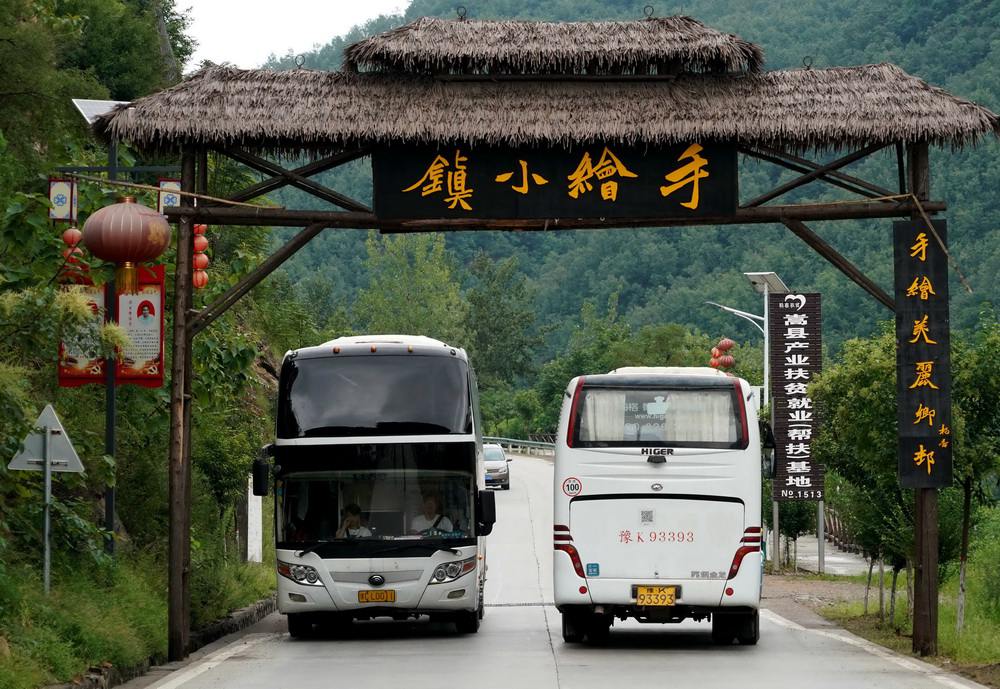 Village in central China’s Henan province shakes off poverty through developing outdoor painting industry