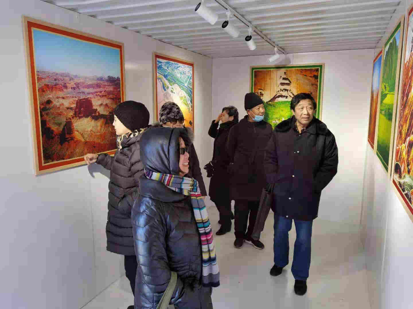  “The Beauty of China” silk scarf photo exhibition showcased at Photo Beijing 2020