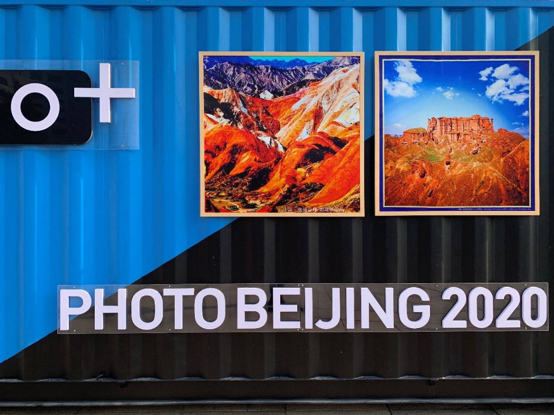  “The Beauty of China” silk scarf photo exhibition showcased at Photo Beijing 2020