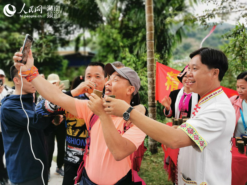 Ethnic minority village holds activities to promote tourism in Hainan