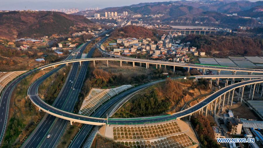 Highway linking Ankang City, Langao County opens to traffic