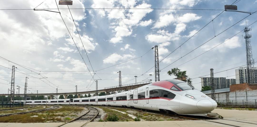 World's first 350 km/h freight train rolls off production line in China