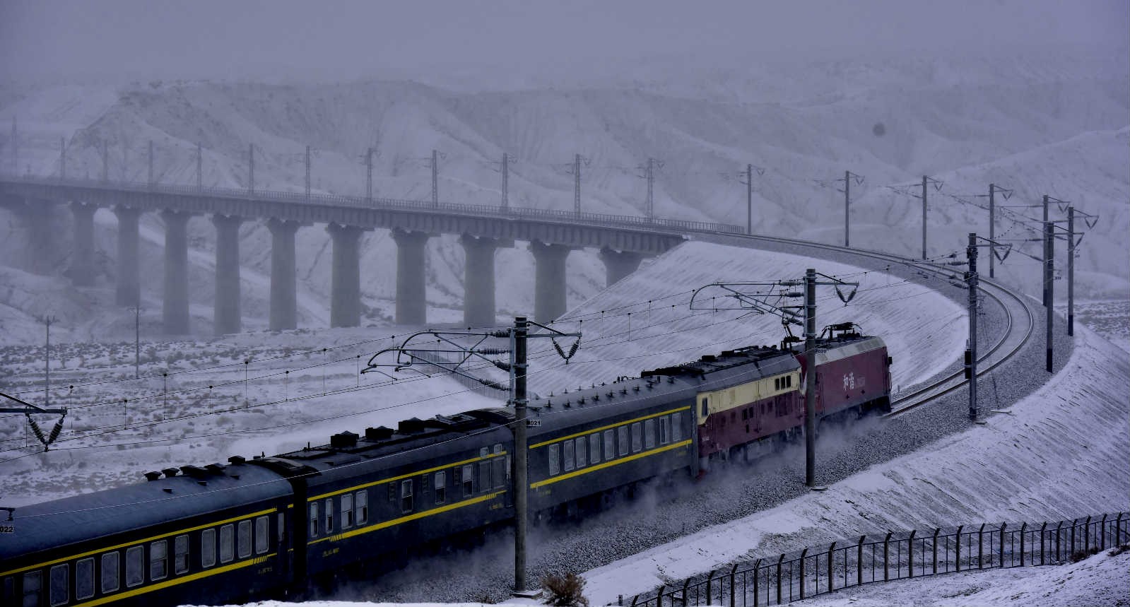 Opening of Golmud-Korla railway marks significant changes in traffic conditions of NW China's Xinjiang