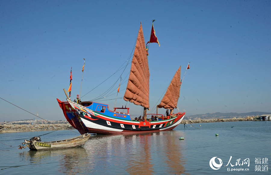 Full-size replica of ancient Chinese boat completes sea trial in SE China