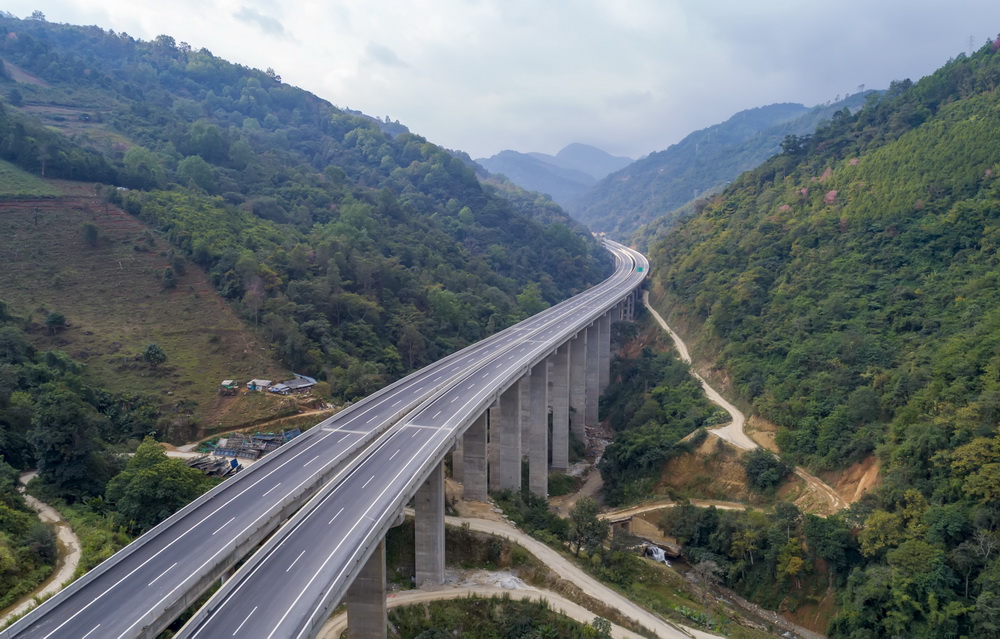 Expressway opens to traffic in SW China’s Yunnan province