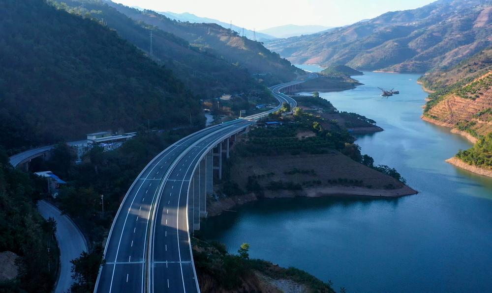 Expressway opens to traffic in SW China’s Yunnan province