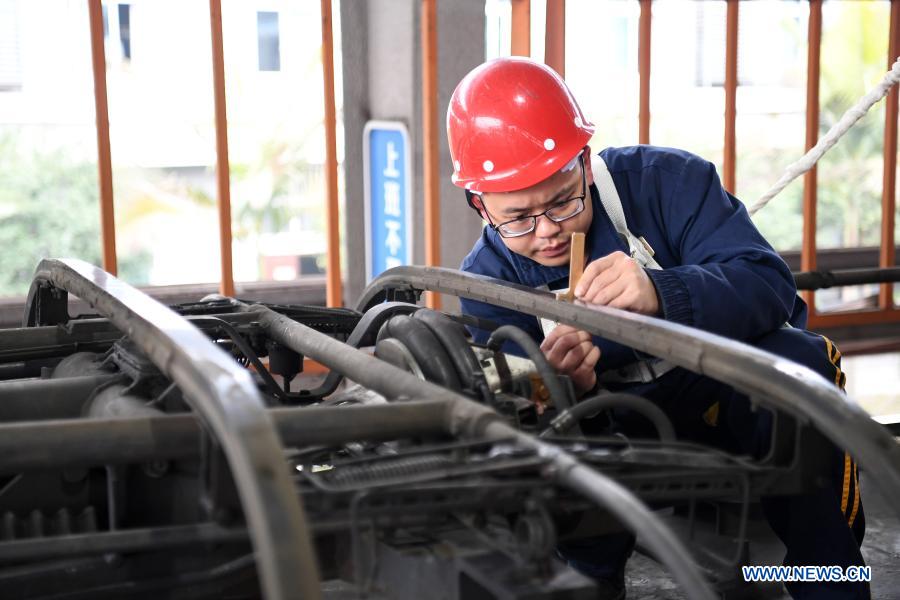 Technicians maintain trains at workshop to prepare for Spring Festival travel rush