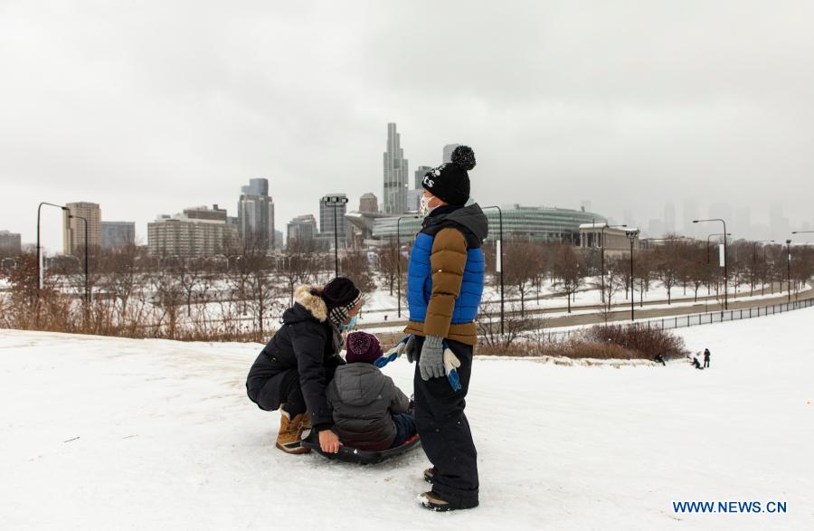 Winter storm hits U.S. Chicago area