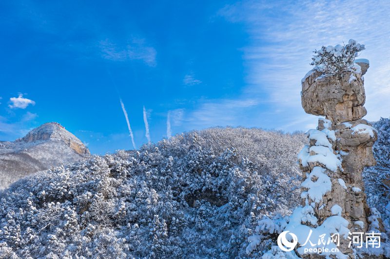 White snow turns Yuntai Mountain into fairyland