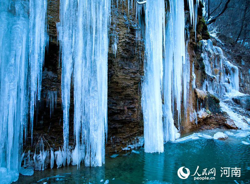 Spectacular ice falls in Yuntai Mountain