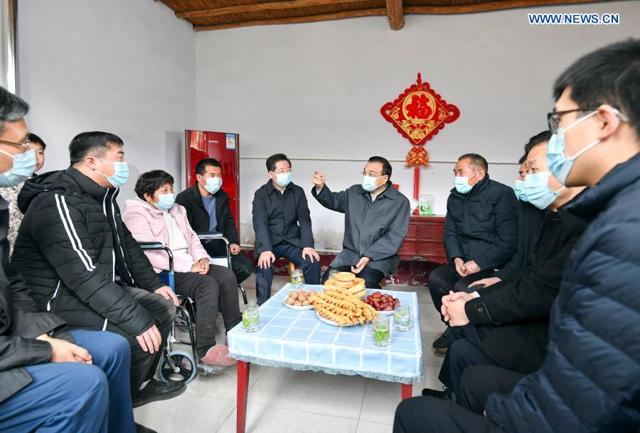 Chinese premier stresses efforts to benefit people