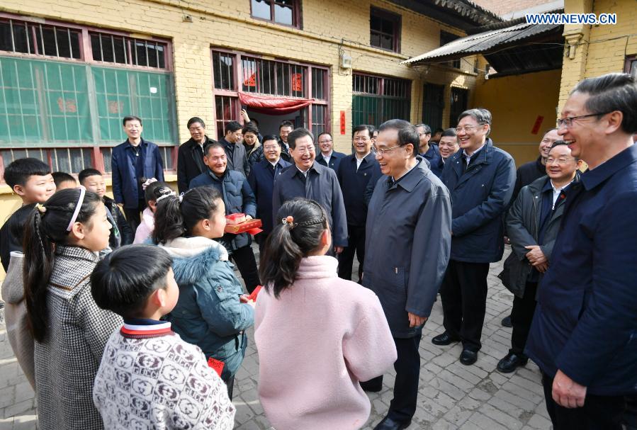 Chinese premier stresses efforts to benefit people