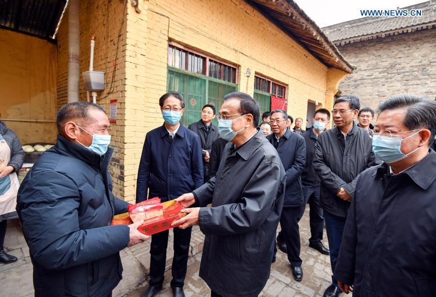 Chinese premier stresses efforts to benefit people