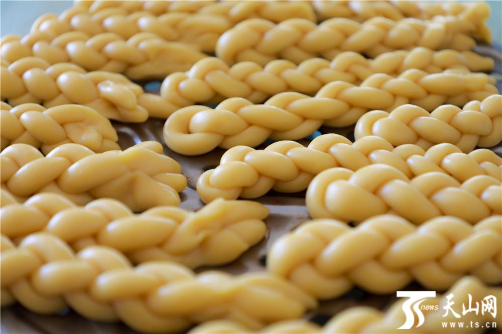 Xinjiang’s tasty Spring Festival fried snacks