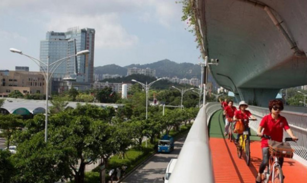 Bikeway in air benefits commuters in east China’s Xiamen