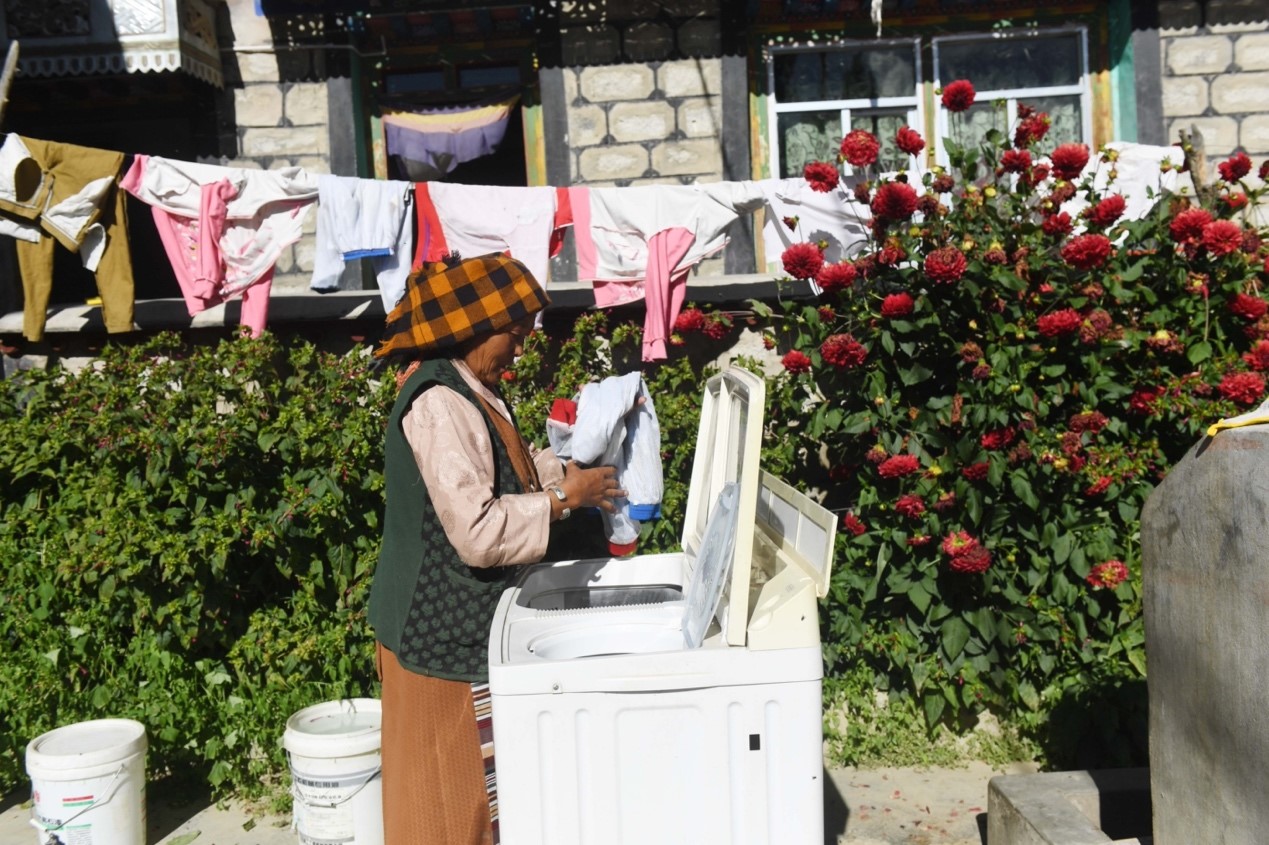 All prefectures, counties in Tibet Autonomous Region connected to State grid