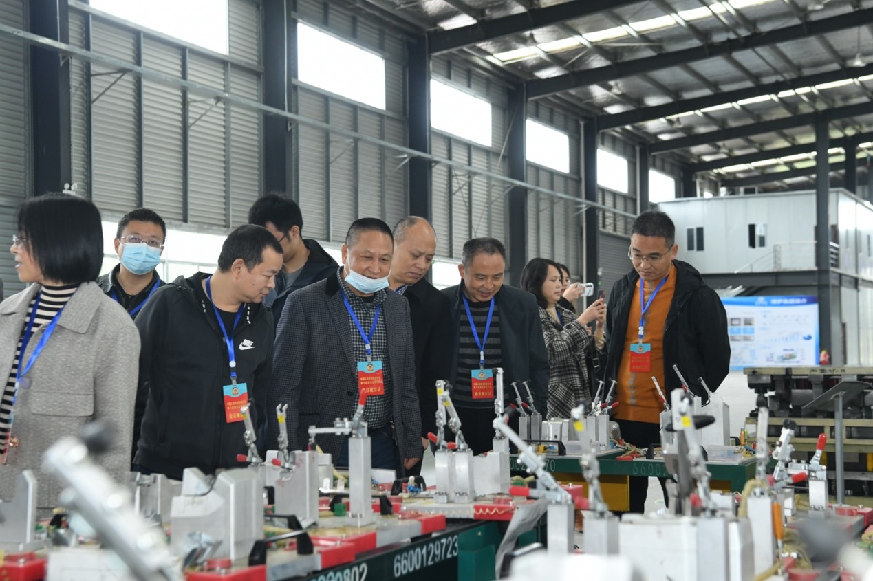 Photo taken on Oct. 16, 2020, shows members of the Chinese People’s Political Consultative Conference committee of Peng’an county, southwest China’s Sichuan province, visiting an auto parts industrial park of the county to help enterprises solve difficulties with production, operation, as well as research and development. (People’s Daily Online/Guo Anping) 