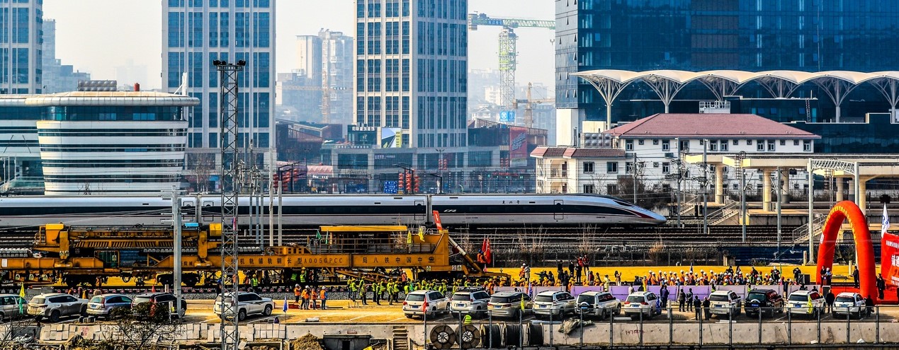 China to accelerate suburban railway construction, build more one-hour commuting circles