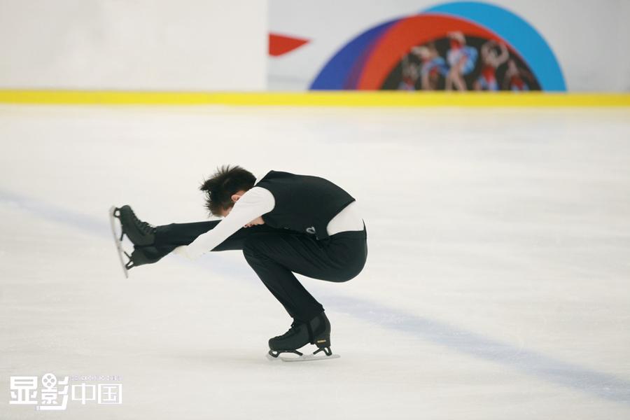 Feature: 12-year-old figure skating devotee makes it to the top