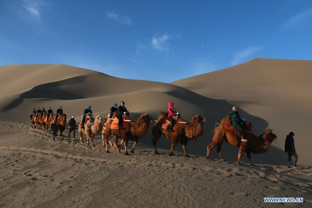 People enjoy Qingming Festival holiday in China