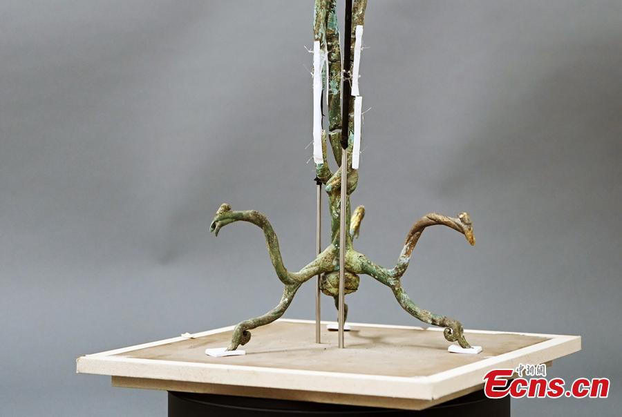 Bronze tree sculpture excavated from Sanxingdui Ruins basically restored