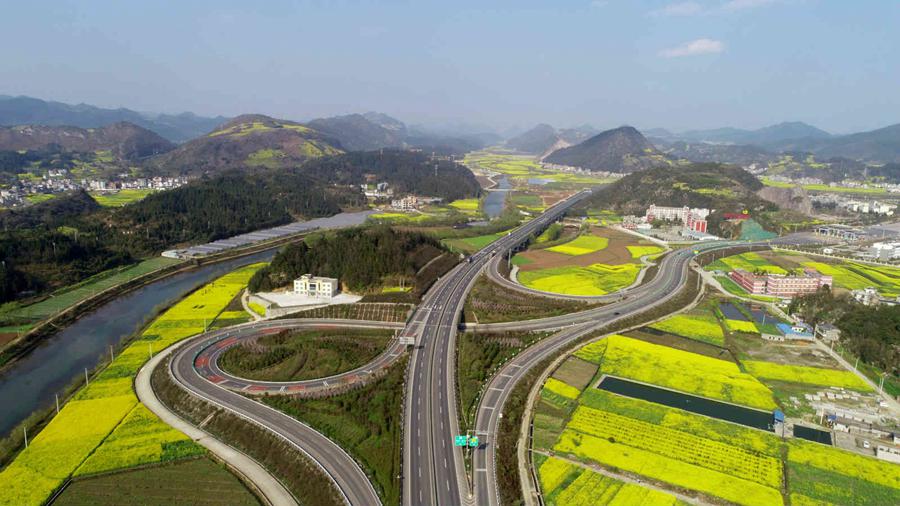 Tourist-oriented roads drive boom in tourism sector and prosperity for rural residents in China