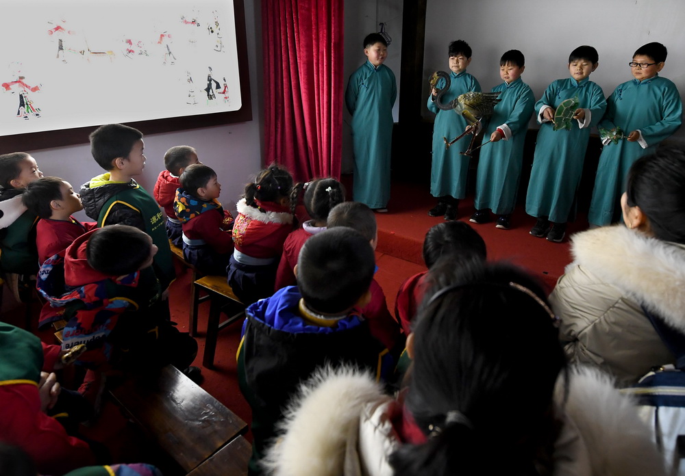 Young man with dwarfism dedicated to passing on Chinese shadow puppetry